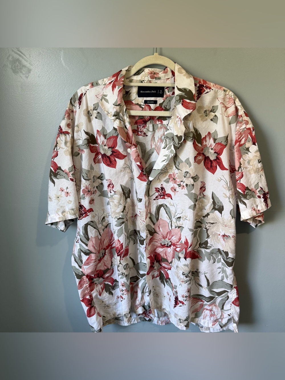 Abercrombie & Fitch Floral Button-Up Shirt in Cream and Red XL
